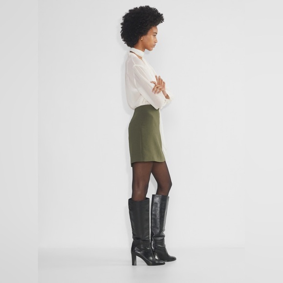 Aritzia Wilfred Classic Mini Skirt - Dark Olive - Size 6 - Picture 2 of 7